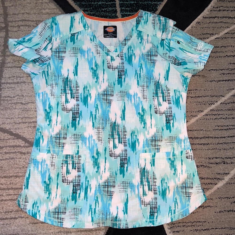 Dickies 💙💚 print scrub top